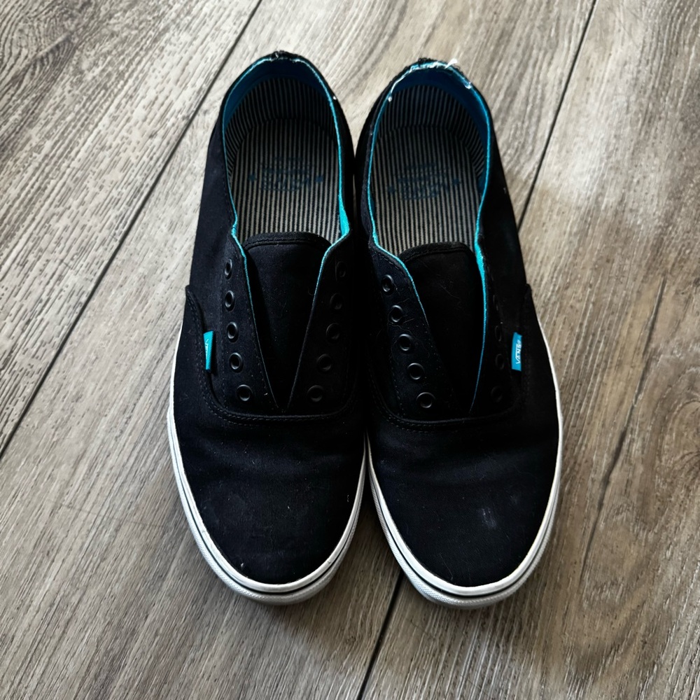 Vans - Picture 2 of 4